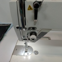 Machine à coudre industrielle automatique à point noué de type moteur pas à pas à aiguille unique à grande vitesse avec bras long