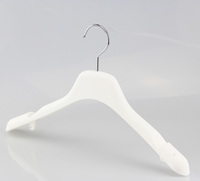 Cintres en plastique de haute qualité pour la vente en gros, personnalisables avec logo et crochet coloré, pour robes, manteaux, vestes et vêtements