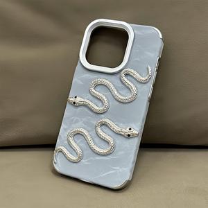 Custodia per cellulare di lusso 3D con serpente dorato per <span class=keywords><strong>iPhone</strong></span> 15 14 13 12 16 <span class=keywords><strong>Pro</strong></span> <span class=keywords><strong>Max</strong></span> <span class=keywords><strong>11</strong></span>, <span class=keywords><strong>cover</strong></span> posteriore morbida nera e <span class=keywords><strong>rossa</strong></span> con placcatura opaca - Product Image 6