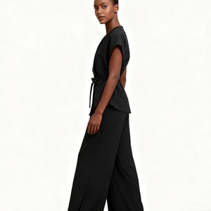 ชุดเซ็ต 2 ชิ้น เสื้อกั๊กแขนกุดติดกระดุมสองแถวและกางเกงพลีทสไตล์ลำลองสำหรับผู้หญิง ดีไซน์หรูหราทันสมัย - Product Image 5