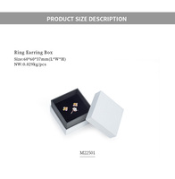 Boîte cadeau rigide blanche de luxe personnalisée pour bijoux avec insert en velours noir, couvercle et base de haute qualité, emballage pour collier avec logo