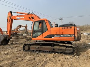 รถขุดตีนตะขาบมือสอง DOOSAN DH225LC-7 ขนาด 22 ตัน ราคาดี พร้อมเครื่องยนต์ Doosan กำลังสูง มาตรฐาน EPA CE รุ่น Dh225 Dx225 - Product Image 3