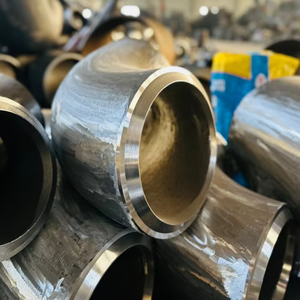 Codo de Acero al Carbono Resistente a Altas Temperaturas y Alta Presión, Estándar DIN, Flanqueado, Curva de Tubería de 90 Grados para Tuberías Químicas - Product Image 1