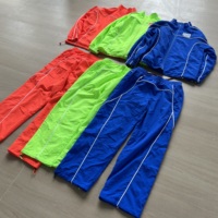 Ensemble de survêtements légers en nylon pour fabricants de vêtements : vestes et pantalons de jogging avec empiècements en maille, coupe-vent