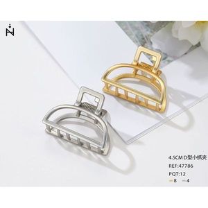 Petite pince à cheveux en forme de D de 4,5 cm pour femmes et filles, pinces à cheveux en métal avec mécanisme à ressort - Product Image 1