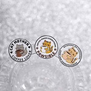Al por mayor, pin de esmalte de metal personalizado con diseño de gato, insignias de solapa de animales lindos con temática de café, sin MOQ, de fábrica, broches de dibujos animados a granel para regalo - Product Image 4
