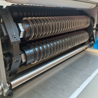 Moteur à engrenages pour machine de découpe six axes Kunhe, multi-tension (110V/220V/380V). Changer les spécifications nécessite la rotation de l'axe du couteau