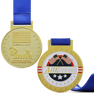 Medalla <span class=keywords><strong>de</strong></span> Metal <span class=keywords><strong>de</strong></span> Aleación <span class=keywords><strong>de</strong></span> Zinc Redonda <span class=keywords><strong>de</strong></span> Doble Cara Chapada en <span class=keywords><strong>Oro</strong></span> con Bandera Americana Cruzada y Logotipo <span class=keywords><strong>de</strong></span> Estrella Esmaltado Personalizado - Product Image 1