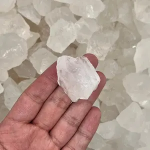 Toplu toptan doğal Gem kuvars yedi çakra ham şifa çakıllar beyaz temizle kaya kristal eskitme taş Reiki kaba