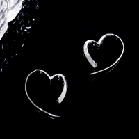 Boucles d'oreilles clous en argent pur en forme de cœur FY-EZ192 2025 pour femmes, simples, polyvalentes, haut de gamme, style froid, best-sellers sur Internet