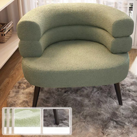 Fauteuil de salon moderne de luxe nordique fait main, structure en bois massif, revêtement en peau de mouton douce, couleur et taille personnalisables pour villa, appartement, maison