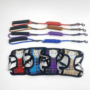 Laisse anti-étranglement pour chien avec poche en maille dorée et harnais de poitrine, fabriquée par un fabricant de laisses pour animaux de compagnie. - Product Image 2