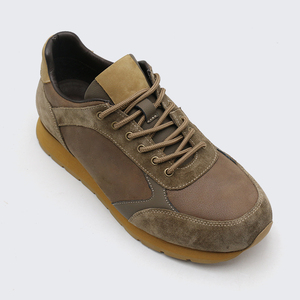 Chaussures pour hommes en cuir véritable fabriquées en usine, baskets personnalisées avec logo, baskets de luxe avec semelle en caoutchouc crêpe - Product Image 3