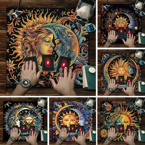 Fabrikneue Designs 50*50cm Tarot-Tischdecke Flanell Nordische Cartoon-Animation Quadratische Samt-Tischdecke Matte - Product Image 2