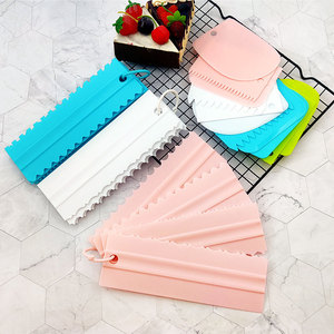 Set di Raschietti <span class=keywords><strong>per</strong></span> Decorazione Torte con Denti Lunghi, Taglierina <span class=keywords><strong>per</strong></span> Impasto, Spatola Lisciante, Utensili <span class=keywords><strong>per</strong></span> Pasticceria e Glassatura - Product Image 1