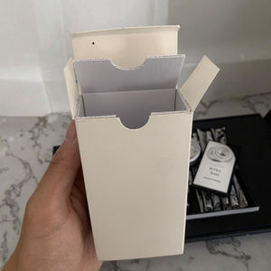 Caja de <span class=keywords><strong>Papel</strong></span> Ecológica con Laminado Mate, Diseño Autoensamblable, <span class=keywords><strong>para</strong></span> Cosméticos y Perfumes, con Forro de Esponja y <span class=keywords><strong>Ventanas</strong></span> - Product Image 1