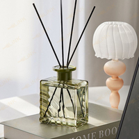 Bouteille de bâtons de parfum d'aromathérapie en verre 100ml 150ml 50ml 200ml Bouteille de diffuseur d'arôme de roseau en verre vide noir de luxe personnalisé