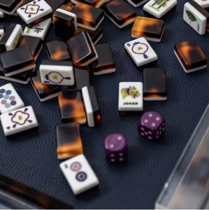 Mahjong portable de luxe moderne pliable à quatre couches pour 4 joueurs avec tuiles en acrylique pour usage universel - Product Image 5