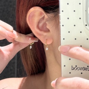 Pendientes Colgantes de Plata de Ley S925, Diseño Exquisito y Versátil de Gota de Agua con Diamantes Brillantes, Modernos y Elegantes - Product Image 3