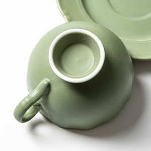 Ensemble tasse et soucoupe en céramique de style français vintage moderne minimaliste, tasses à café, thé, latte, luxe, vert sauge mat, pour la maison - Product Image 4