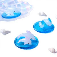 Ornement en verre flottant en forme de dauphin mignon fait à la main pour un anniversaire