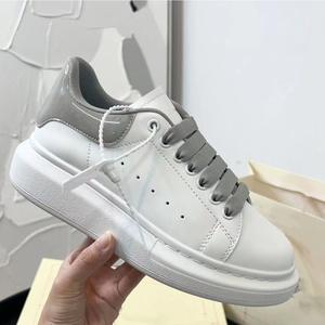 <span class=keywords><strong>Scarpe</strong></span> da Skateboard Alexanderes University 2026 di Alta Qualità con Lacci per Uomo e Donna, <span class=keywords><strong>Scarpe</strong></span> Designer McQueenes per Inverno, Estate, Autunno - Product Image 3