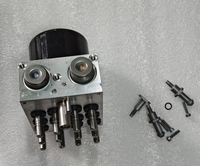 Anti-lock Braking System (ABS) Control Module 68067457AA Suitable for Jeep Wrangler