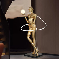 Lampe sur pied en résine, sculpture de déesse moderne avec ruban, décoration d'intérieur pour gymnase, bar, salle de sport