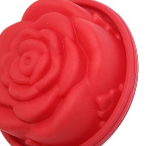 Moule en silicone 3D Rose Multicolore – Outil décoratif durable pour gâteaux, mousses, bougies, chiffres et gâteaux de mariage spéciaux - Product Image 6