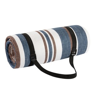 Manta de Picnic Rectangular Impermeable para Todas las Estaciones con Correa de Transporte - Product Image 1
