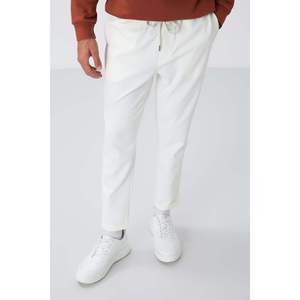 กางเกงวอร์มเอวยางยืดสำหรับผู้ชาย สีเอครู กางเกงลำลองระบายอากาศได้ดี ทรงมาตรฐาน - Product Image 5