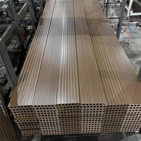 Carreaux de terrasse extérieurs creux imperméables en bois composite plastique WPC carrés modernes antidérapants pour terrasse de jardin