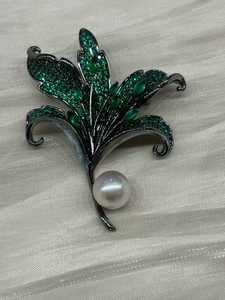 Broche de luxe en perles d'eau douce, élégante et raffinée, aux couleurs éclatantes et luxueuses - Product Image 3