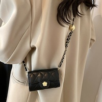 Tas Bahu Camellia Mewah Tas Penyimpanan Makeup Mini Tas Rantai Selempang Matelasse Dompet Koin Tempat Earphone Tas Fashion Wanita