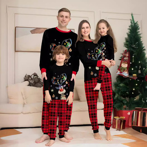 Pijama familiar a juego con estampado de renos <span class=keywords><strong>divertidos</strong></span> de <span class=keywords><strong>Navidad</strong></span> 2025, Top negro de manga larga y pantalones a cuadros rojos, ropa de dormir para padres e hijos - Product Image 1