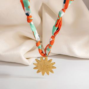 Collar de Alta Gama Resistente al Agua, Collar de Acero Inoxidable de Diseño Largo que No se Deslustra, Chapado en Oro de 18k, para Hombres y Mujeres - Product Image 2