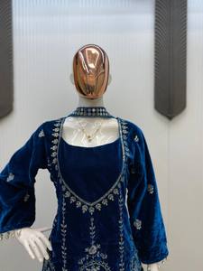 Conjunto de Salwar Kameez Plazzo de Diseño Indio en Viscosa para Fiesta de Invierno 2025, Elaborado con Finos Bordados de Encaje y Adornos de Espejo - Product Image 2