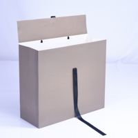 Sacs de transport emballage cadeau pour magasin de vêtements de luxe personnalisé estampage à chaud boutique sacs en papier argenté avec votre propre logo