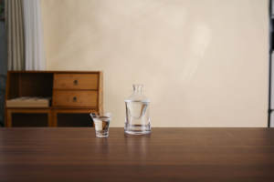 Carafe en verre cristallin pour saké japonais avec réservoir de glace, distributeur de vin chaud et pot à vin froid - Product Image 3