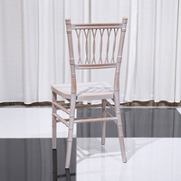Fauteuil en plastique PP imitation bois durable avec assise et dossier rembourrés pour usage extérieur, repas, mariages et restaurants