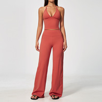 Ensemble 2 pièces fluide pour femme : Soutien-gorge de sport à col halter et pantalon taille haute à jambes larges – Idéal pour le yoga, la gym et les tenues décontractées