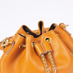 Nouvelle mode <span class=keywords><strong>Sac</strong></span> seau élégant Pochette de couleur unie <span class=keywords><strong>Sac</strong></span> <span class=keywords><strong>à</strong></span> <span class=keywords><strong>main</strong></span> en cuir avec cordon de serrage et chaîne - Product Image 5