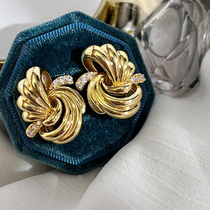 Orecchini Pendenti Purashia con Conchiglia, Placcati in Oro 18K con Diamanti Taglio Brillante Rotondo, Gioielli da Festa per Donne - Product Image 5