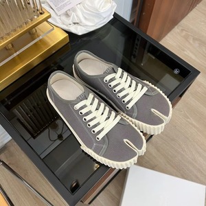 Nouvelles sandales plates décontractées de luxe en toile pour couple, antidérapantes, à rayures, à bout fendu, style tongs, chaussures de créateur pour femmes 2025 - Product Image 5