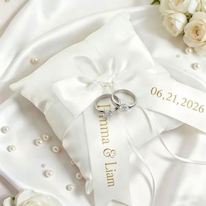 Almohada de satén blanca elegante para el anillo de boda, soporte para el anillo de los novios, regalo y recuerdo de compromiso. - Product Image 3