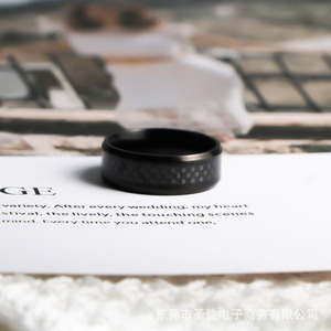 Anillo de Acero Inoxidable para Hombre, Diseño Geométrico, Estilo Fibra de Carbono Oscura SA1219, Uso Diario - Product Image 4