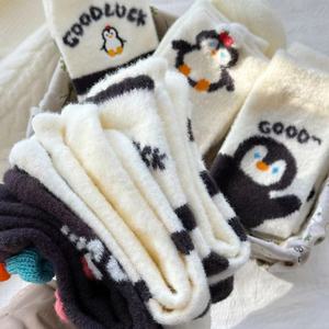 Chaussettes pingouin de dessin animé pour filles, en peluche douce, épaisses et chaudes, pour la maison, automne et hiver - Product Image 2