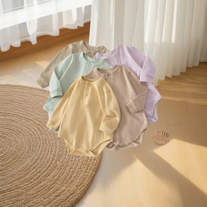 Ropa de bebé de algodón de alta calidad a bajo precio, peleles de manga corta con estampados bonitos y colores suaves para bebés. - Product Image 5
