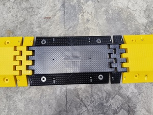 Tijdelijke verkeersdrempel, inklapbare verkeershelling, opvouwbare en draagbare verkeersdrempel met kabelbeschermingsgoot - Product Image 5
