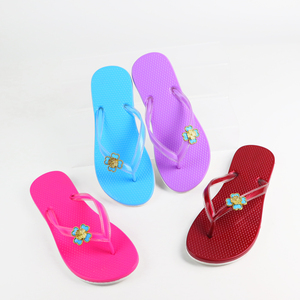 รองเท้าแตะดีไซน์แฟชั่นสำหรับสุภาพสตรีลายดอกไม้ - Product Image 1